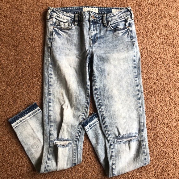 Light wash Bullhead Mid Rise skinny ankle jeans - Picture 2 of 4